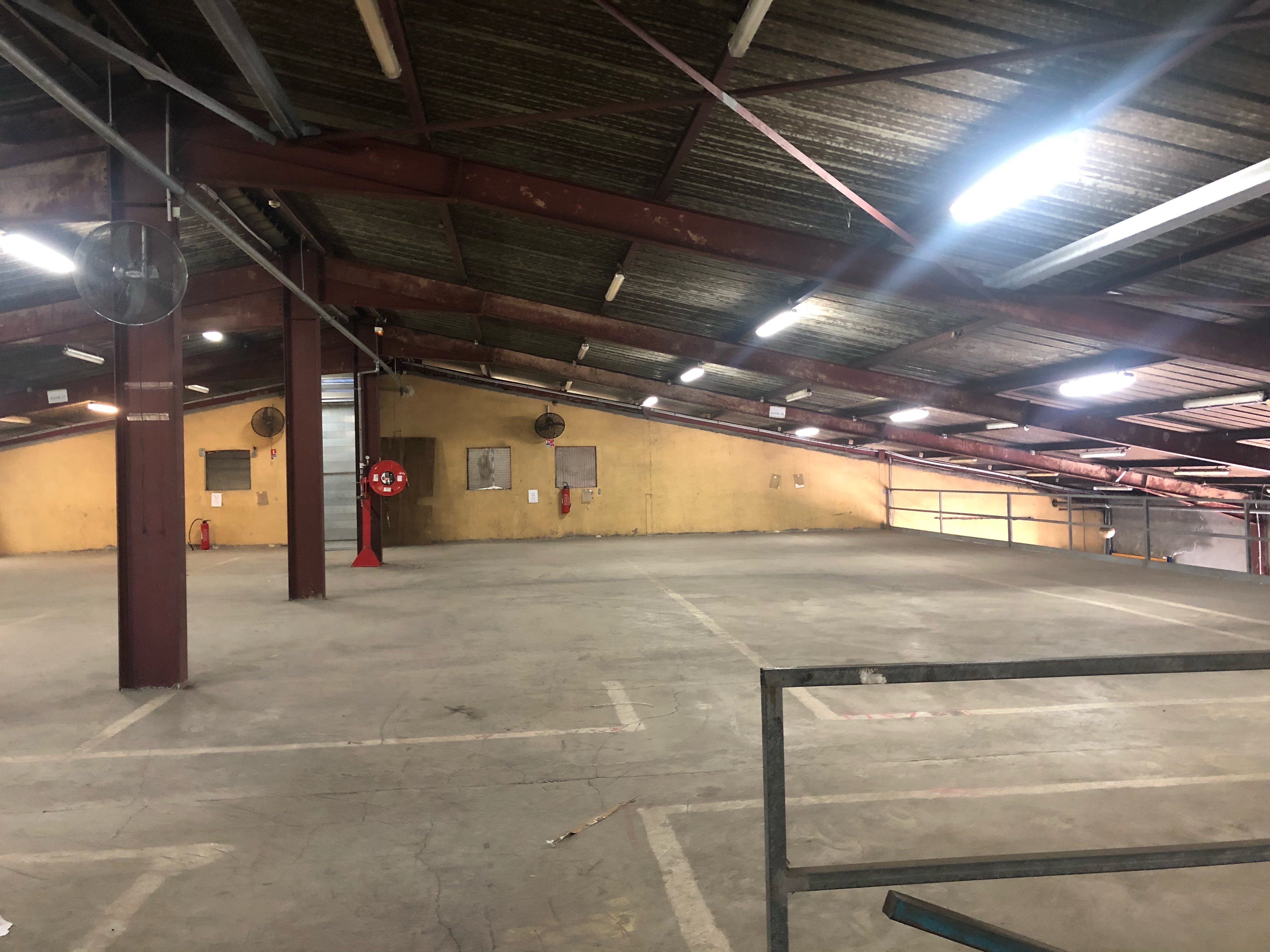 location immobilier professionnel Depôt à louer - La Jaille à côté La ...