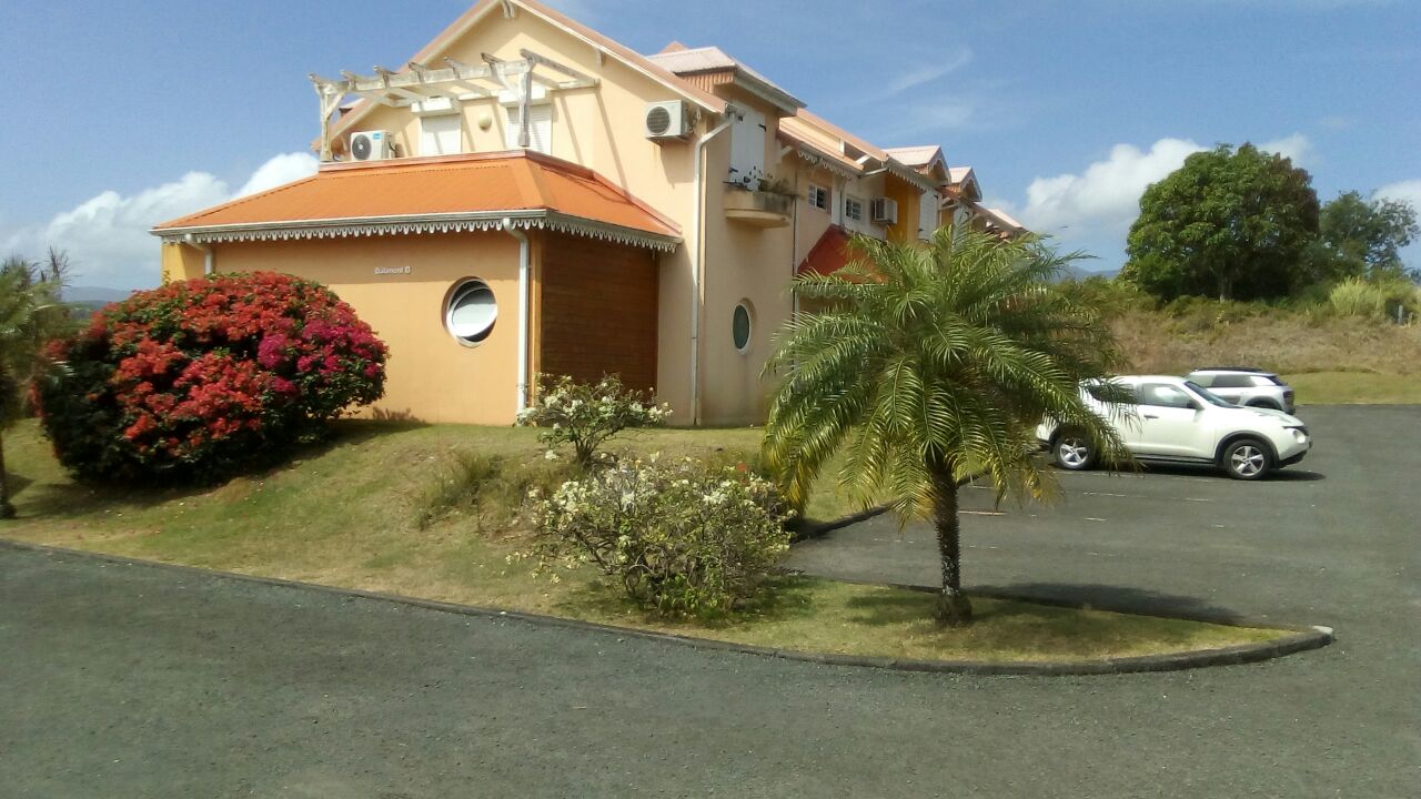 vente GOYAVE T4 DUPLEX AVEC JARDIN